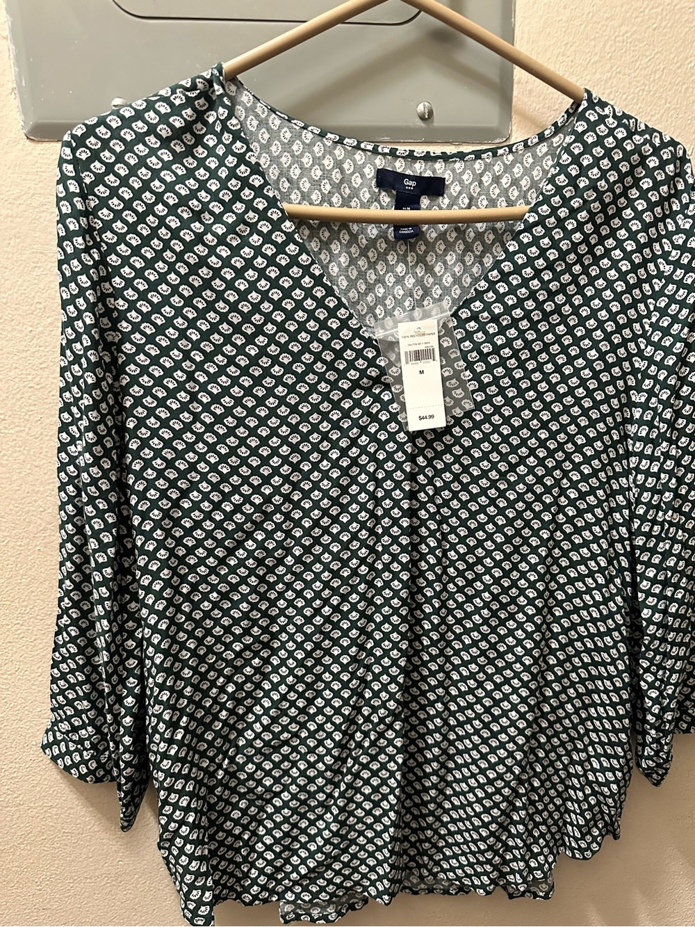 Gap Women's Green Printed V-Neck Blouse - medium